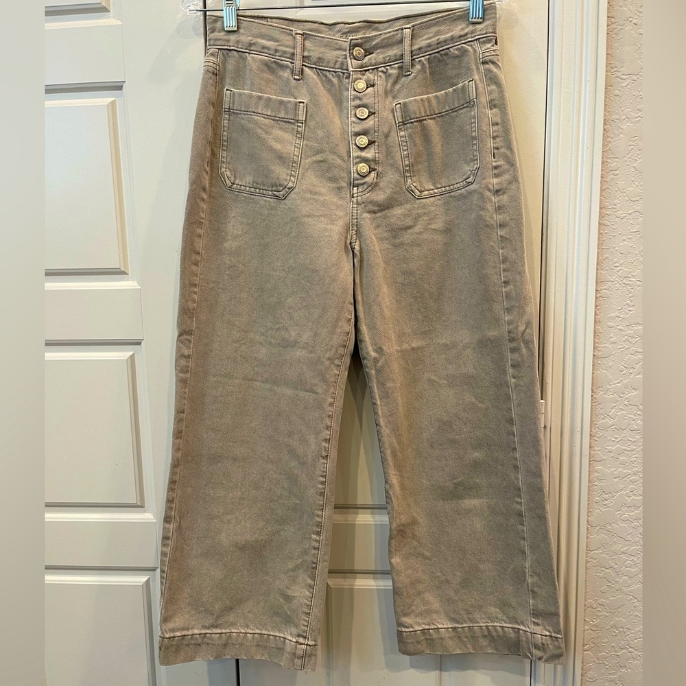 American Eagle Outfitters wide leg Crop Woman’s Jeans (washed out Gray) Size:8